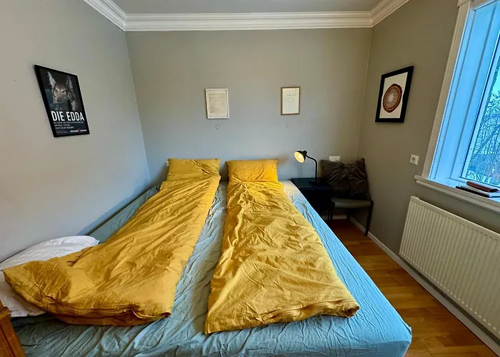 Cozy, Central Apartment
