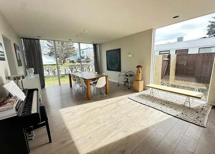 Modern Family Friendly House In Seltjarnarnes - Birta Rentals