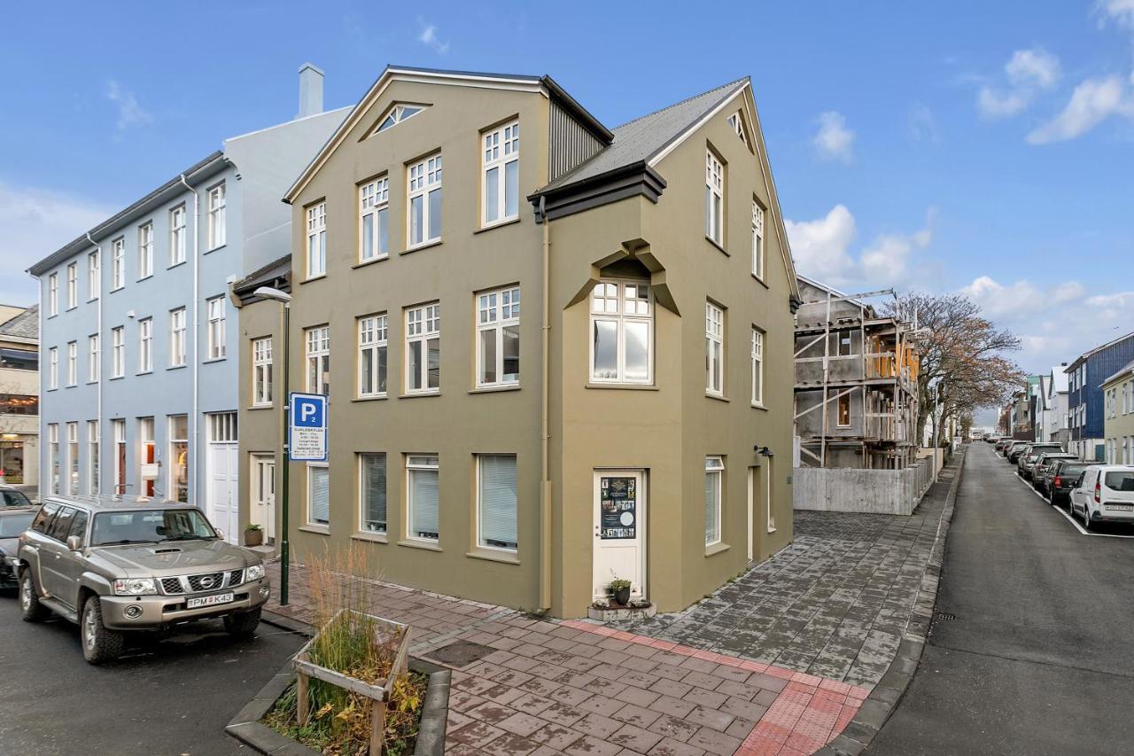 - Location! Apartment
