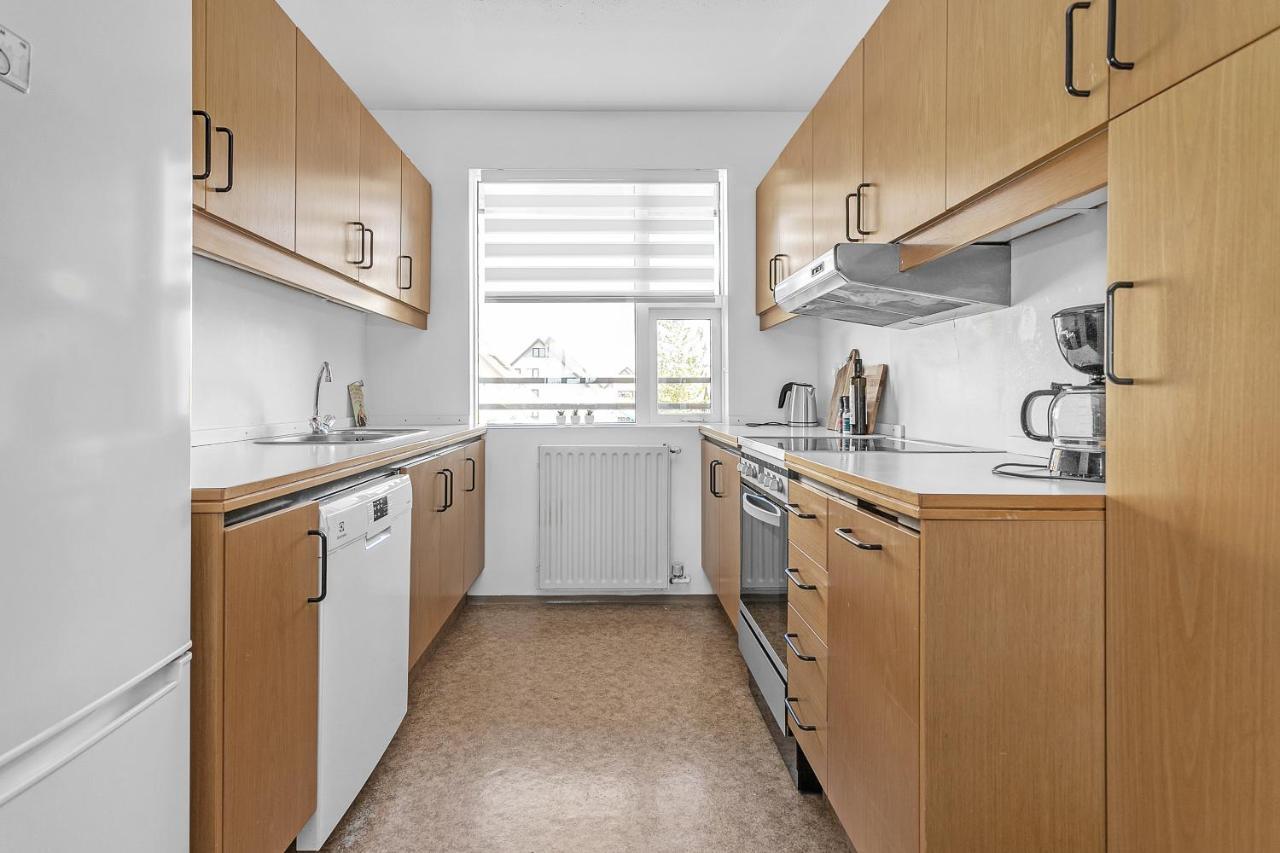 Charming, 2 Bedroom Seaside Apartment *