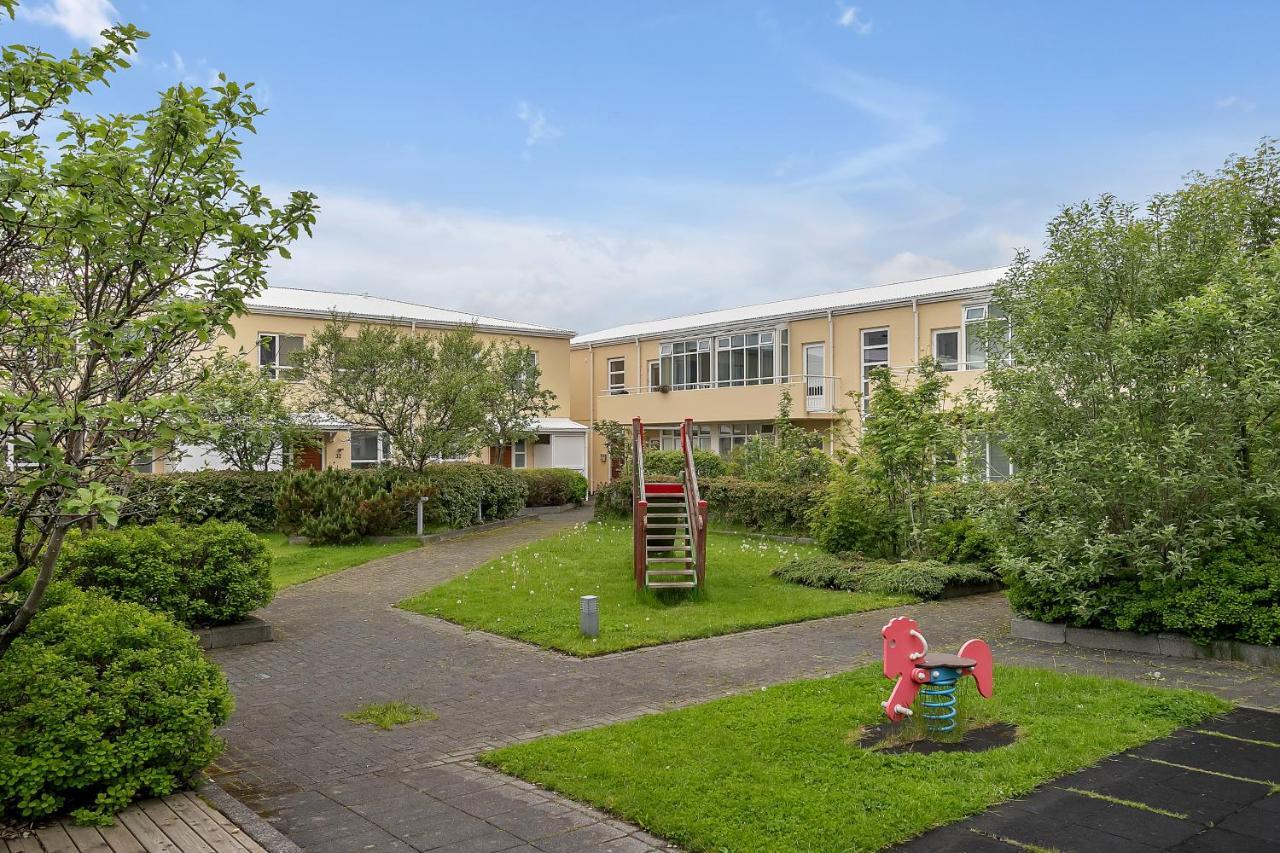 Downtown Reykjavik Apartment - Amazing Garden View * Reykjavík
