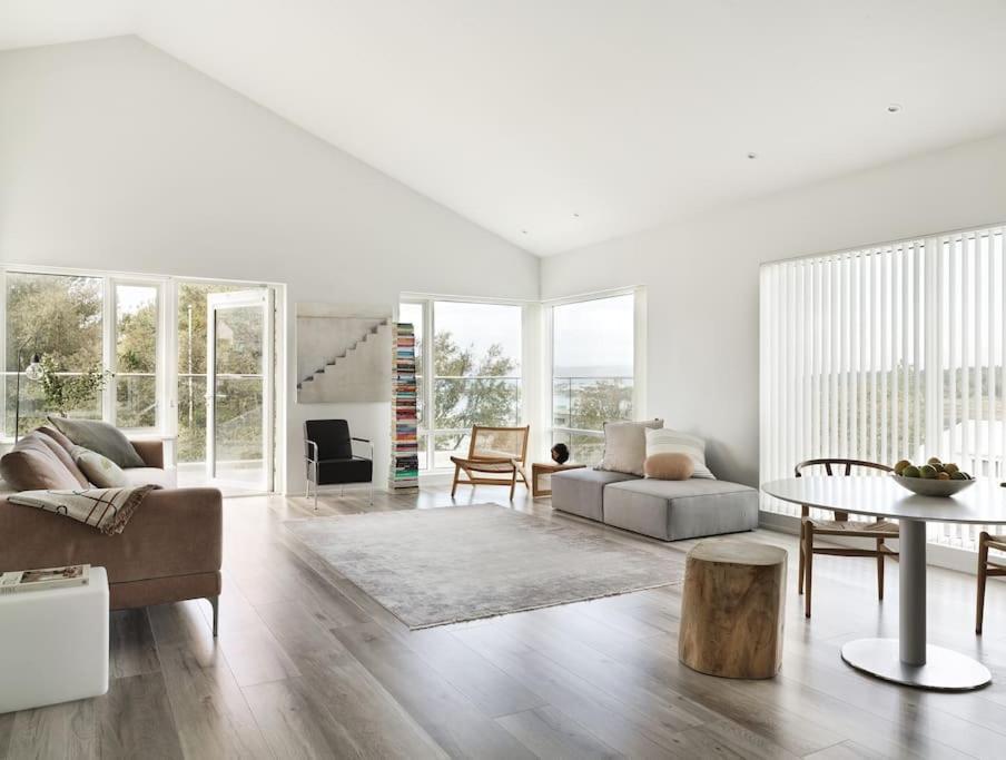 Modern Luxury - Ocean & Mountain Views *