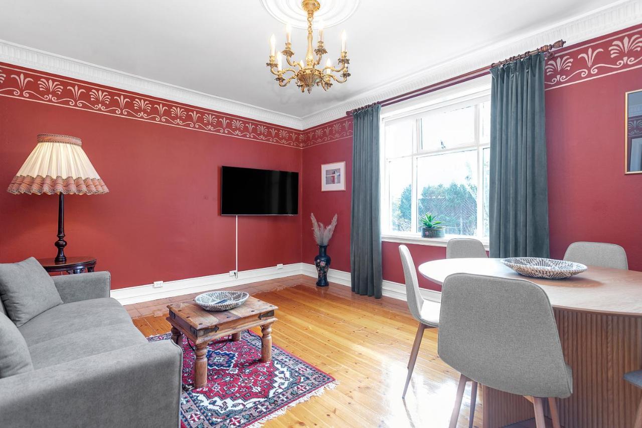 Charming - Amazing Downtown Location *