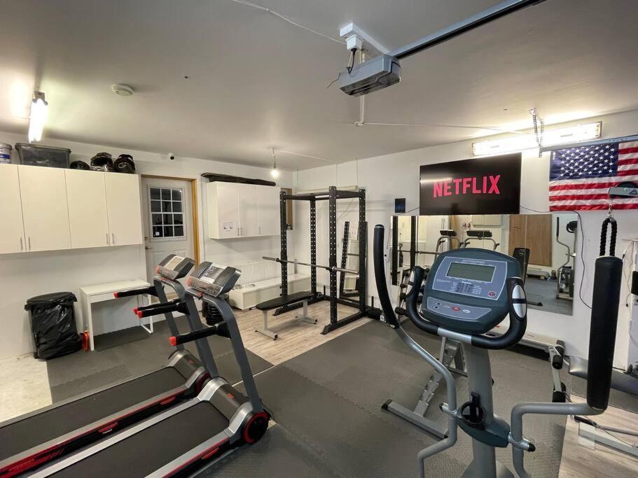 4-bedroom With Private Gym And Hot-tub Villa *