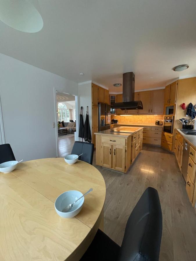 4-bedroom With Private Gym And Hot-tub Villa Reykjavik