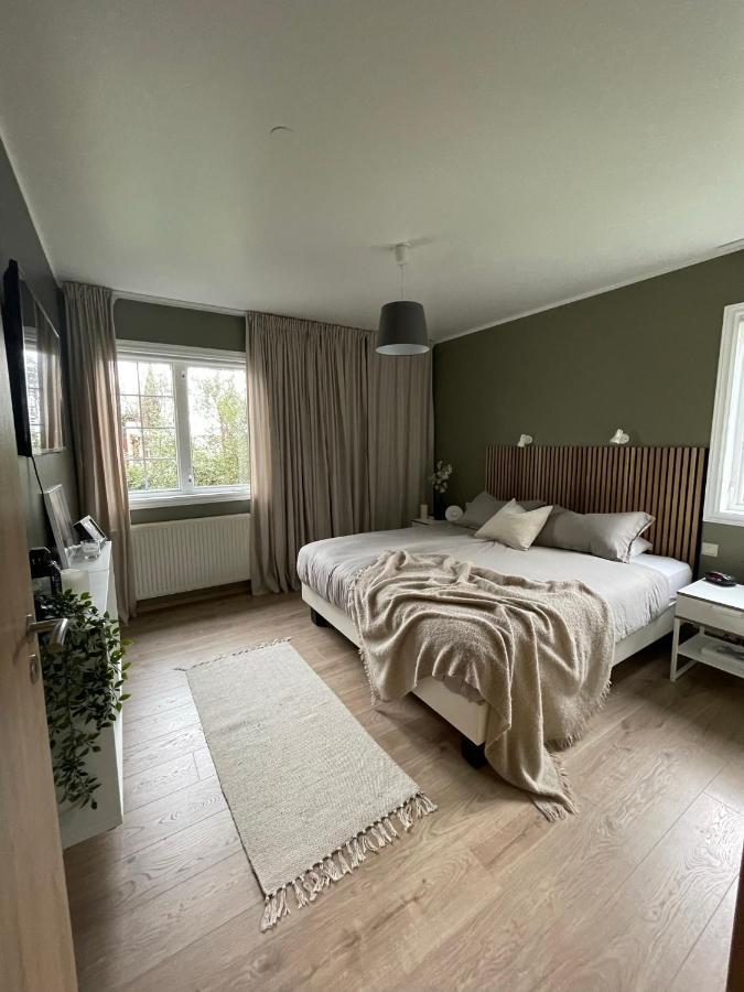 4-bedroom With Private Gym And Hot-tub Villa Reykjavik