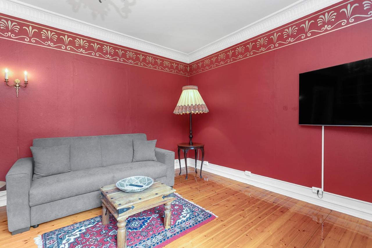 Charming - Amazing Downtown Location Apartment