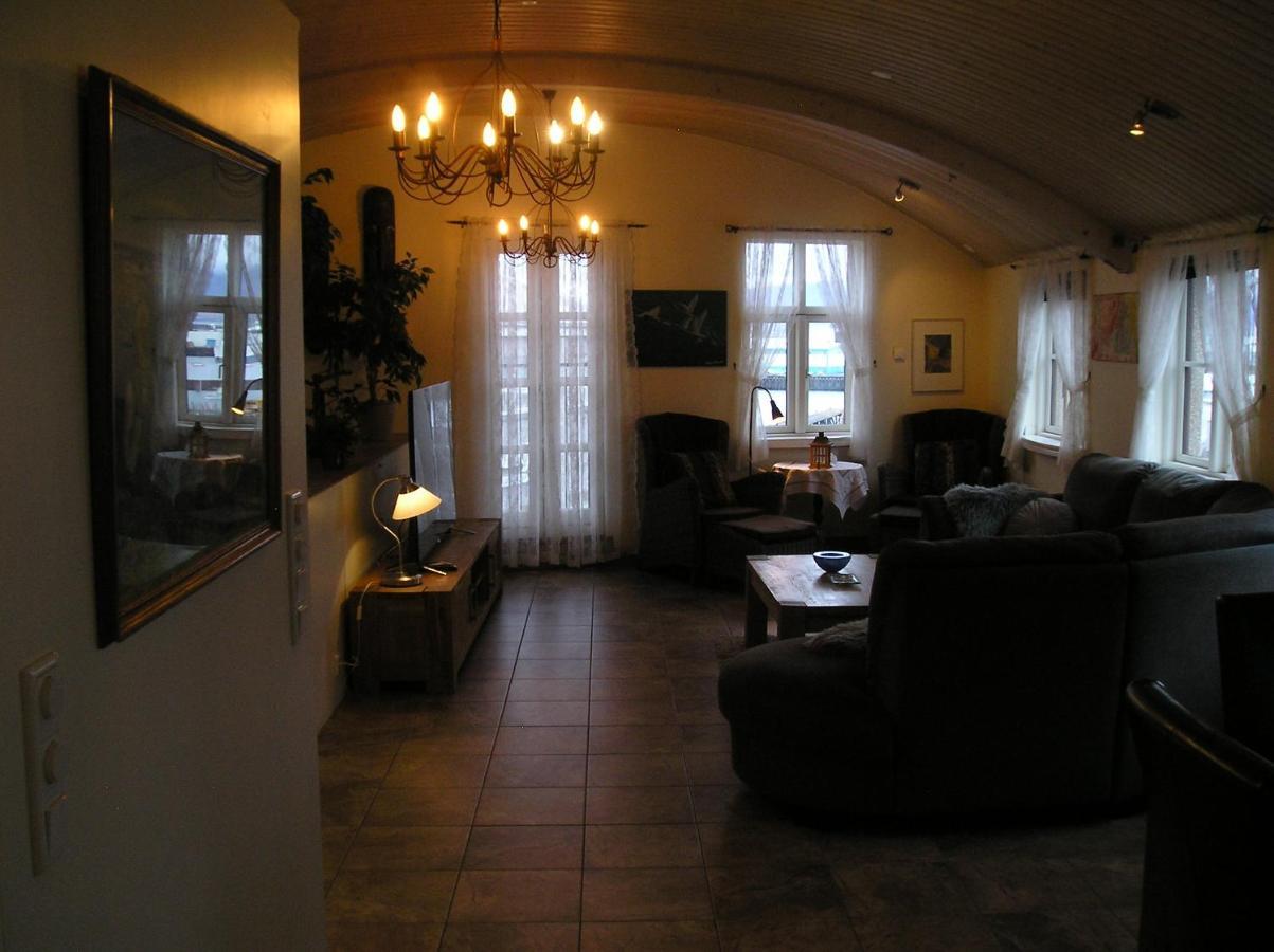 Apartment Three Sisters *