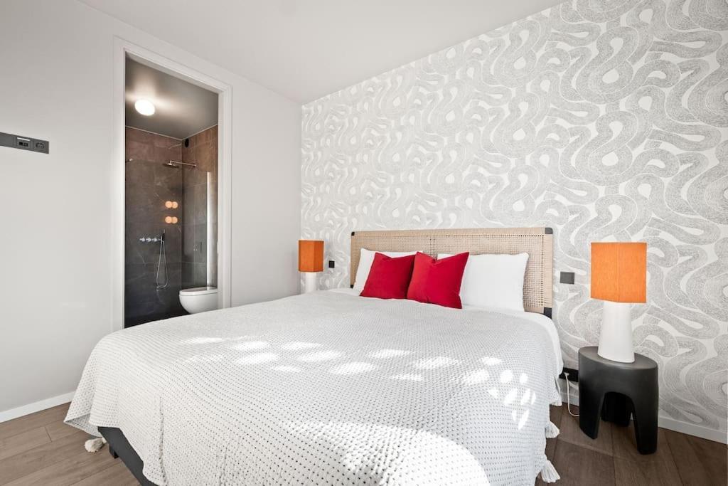 Private Lux 2br & 2ba Center With Free Parking *