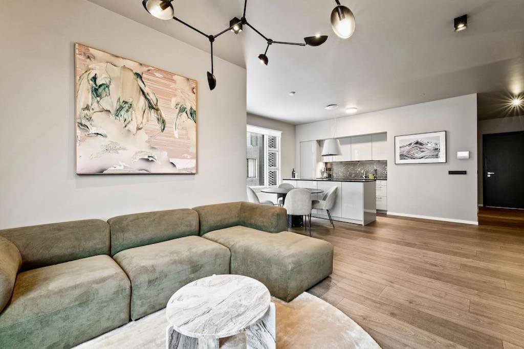 Private Lux 2br & 2ba Center With Free Parking * Reykjavik