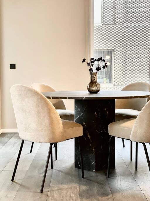 Private Lux 2br & 2ba Center With Free Parking Reykjavik