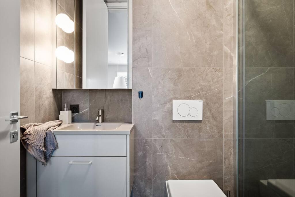 Apartment Private Lux 2br & 2ba Center With Free Parking *