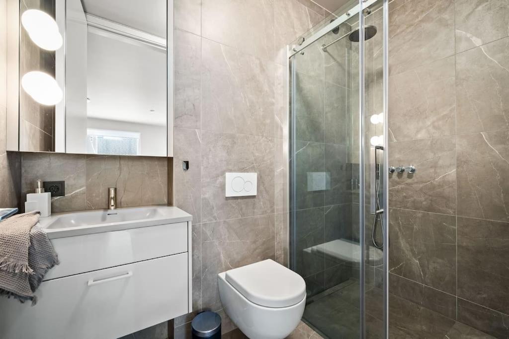 Private Lux 2br & 2ba Center With Free Parking Apartment Reykjavik