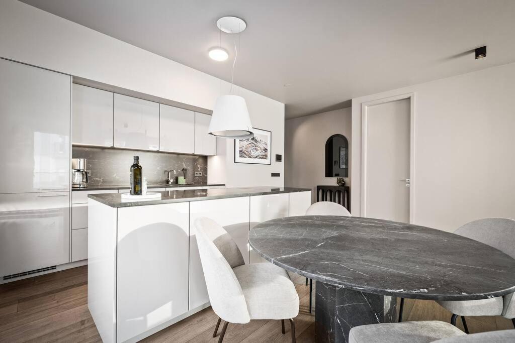 Apartment Private Lux 2br & 2ba Center With Free Parking