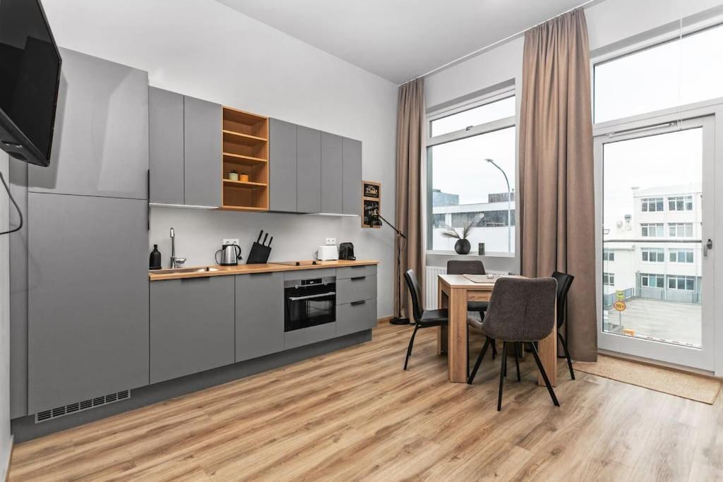 Charming Studio Apartment *