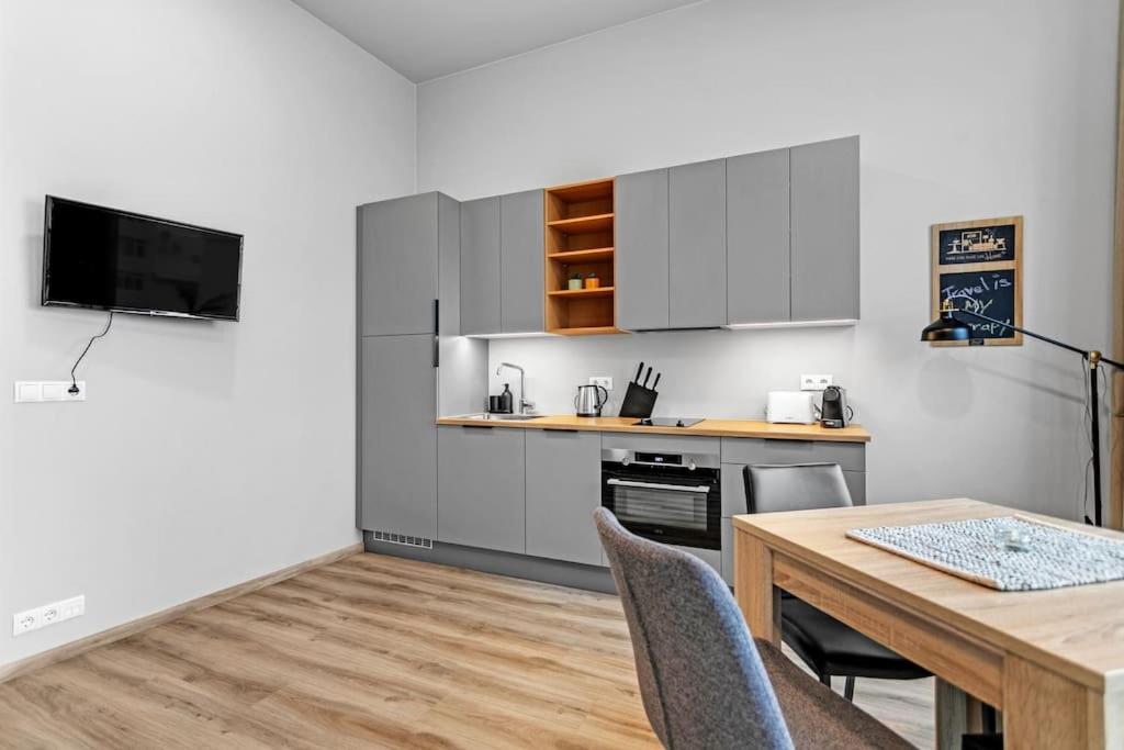 Charming Studio Apartment *