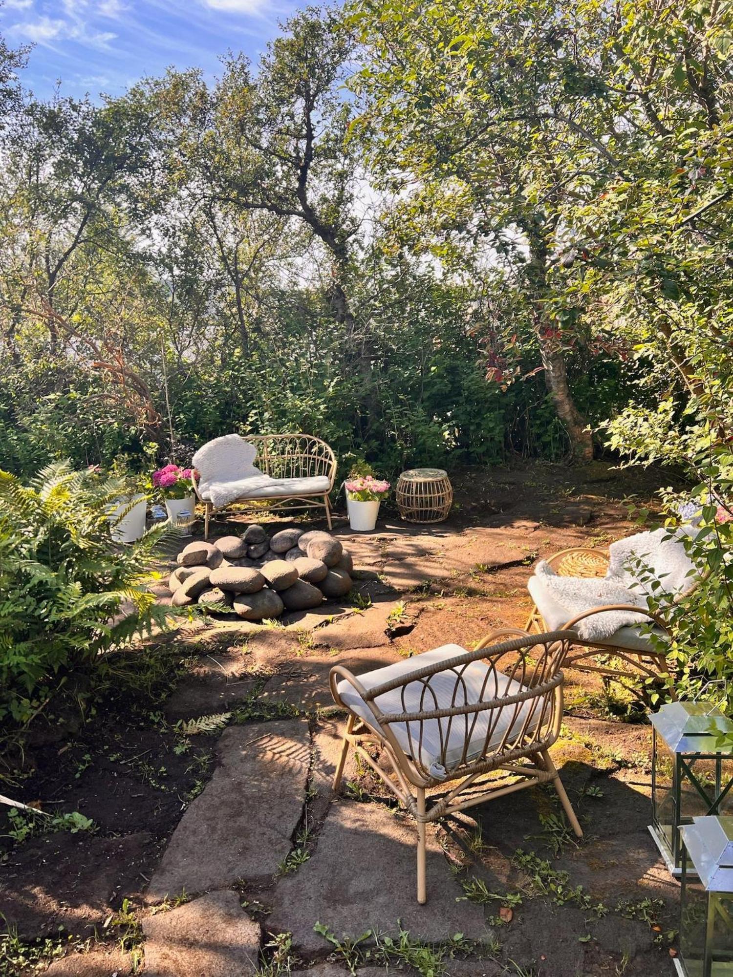 Casa Disa - Dreams, A Boutique In City's Park And Botanical Garden In Laugardalur, Hot-spring-valley Privatunterkunft