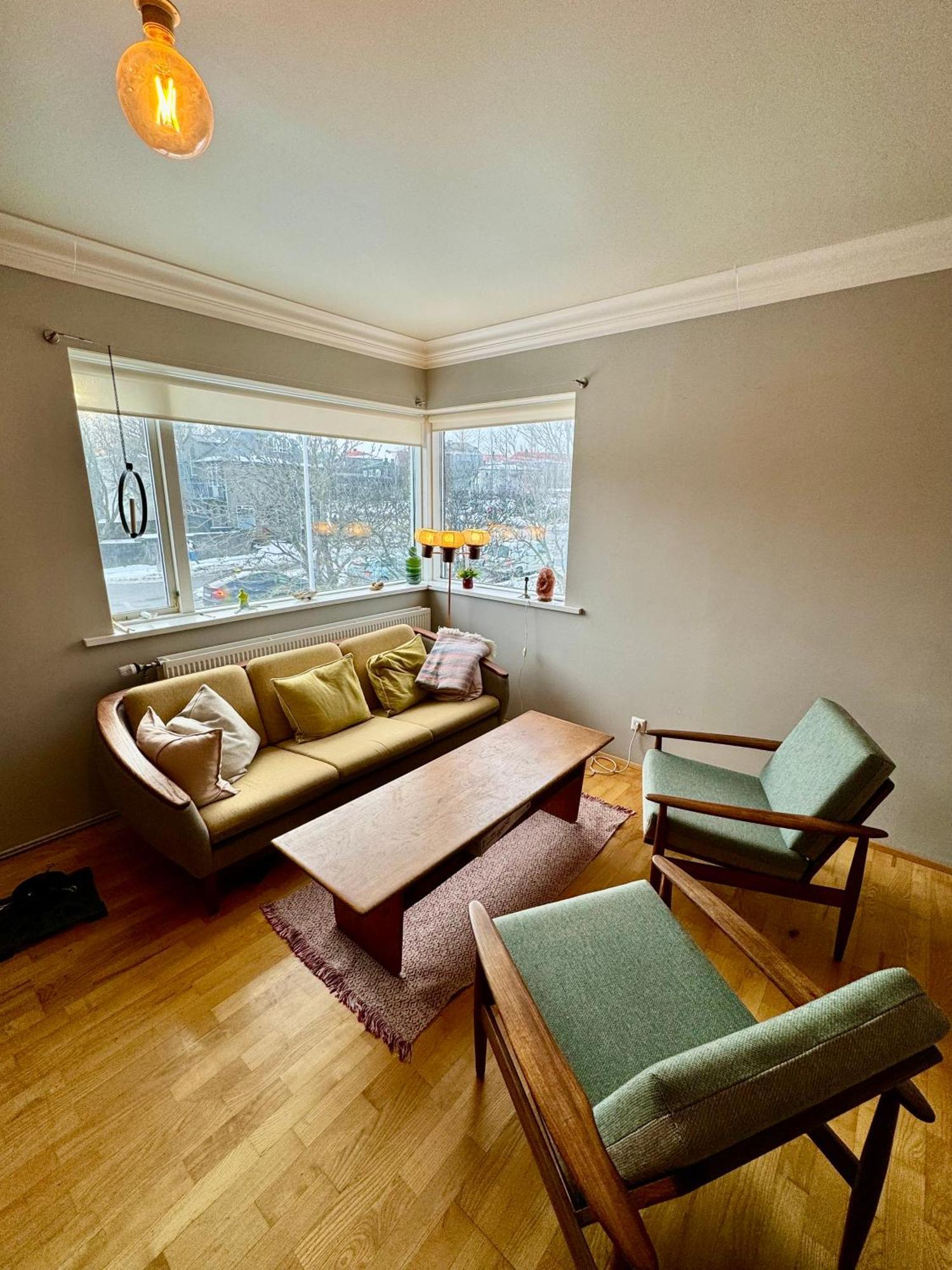 Cozy, Central