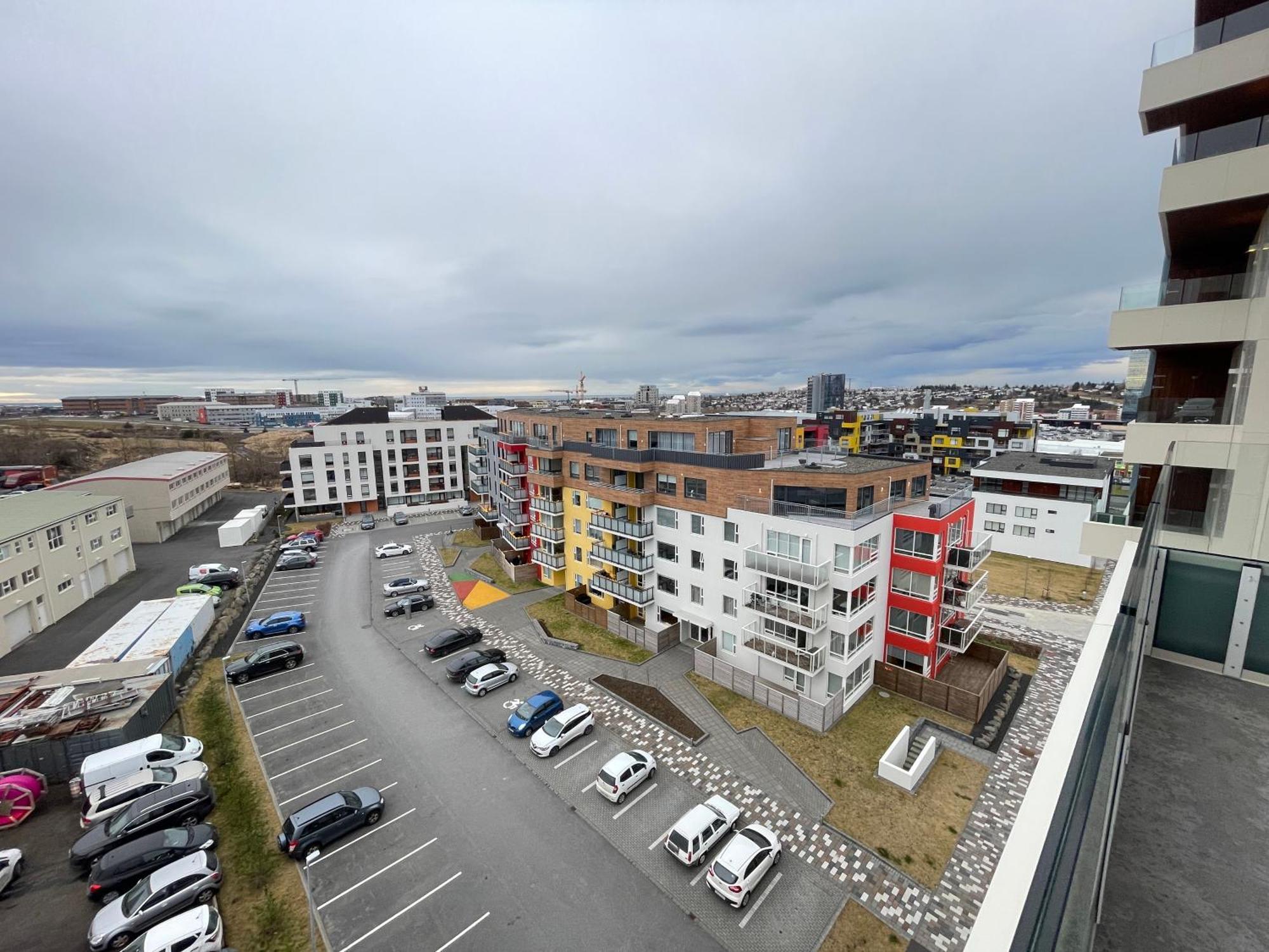 Modern And Spacious 3 Bedroom In Kopavogur