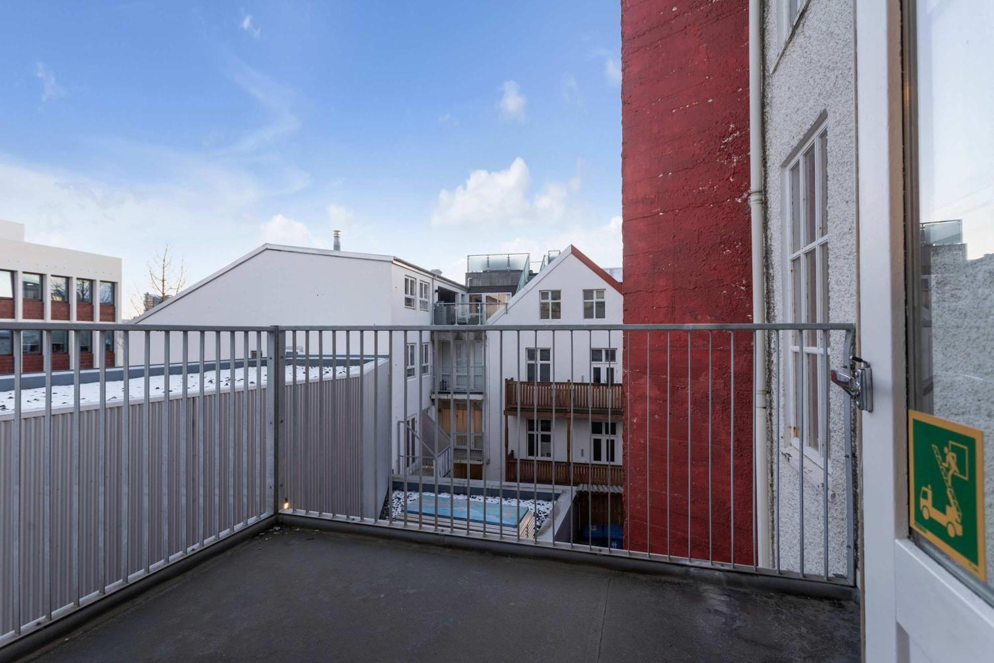 Spacious 3bedroom On Rainbow Street Apartment Reykjavik