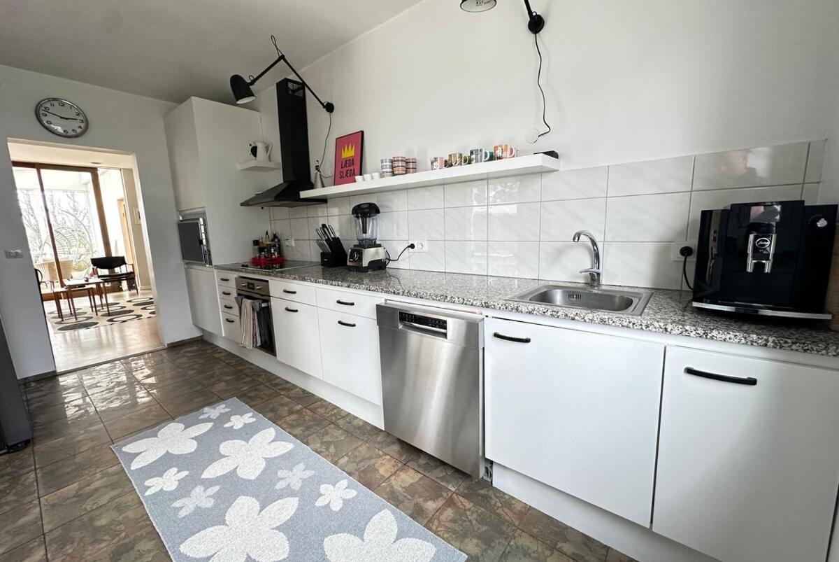 Modern Family Friendly House In Seltjarnarnes - Birta