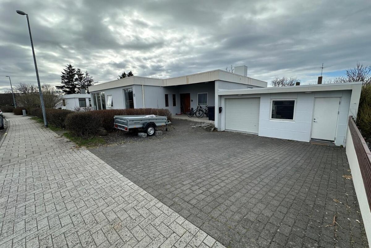 Modern Family Friendly House In Seltjarnarnes - Birta