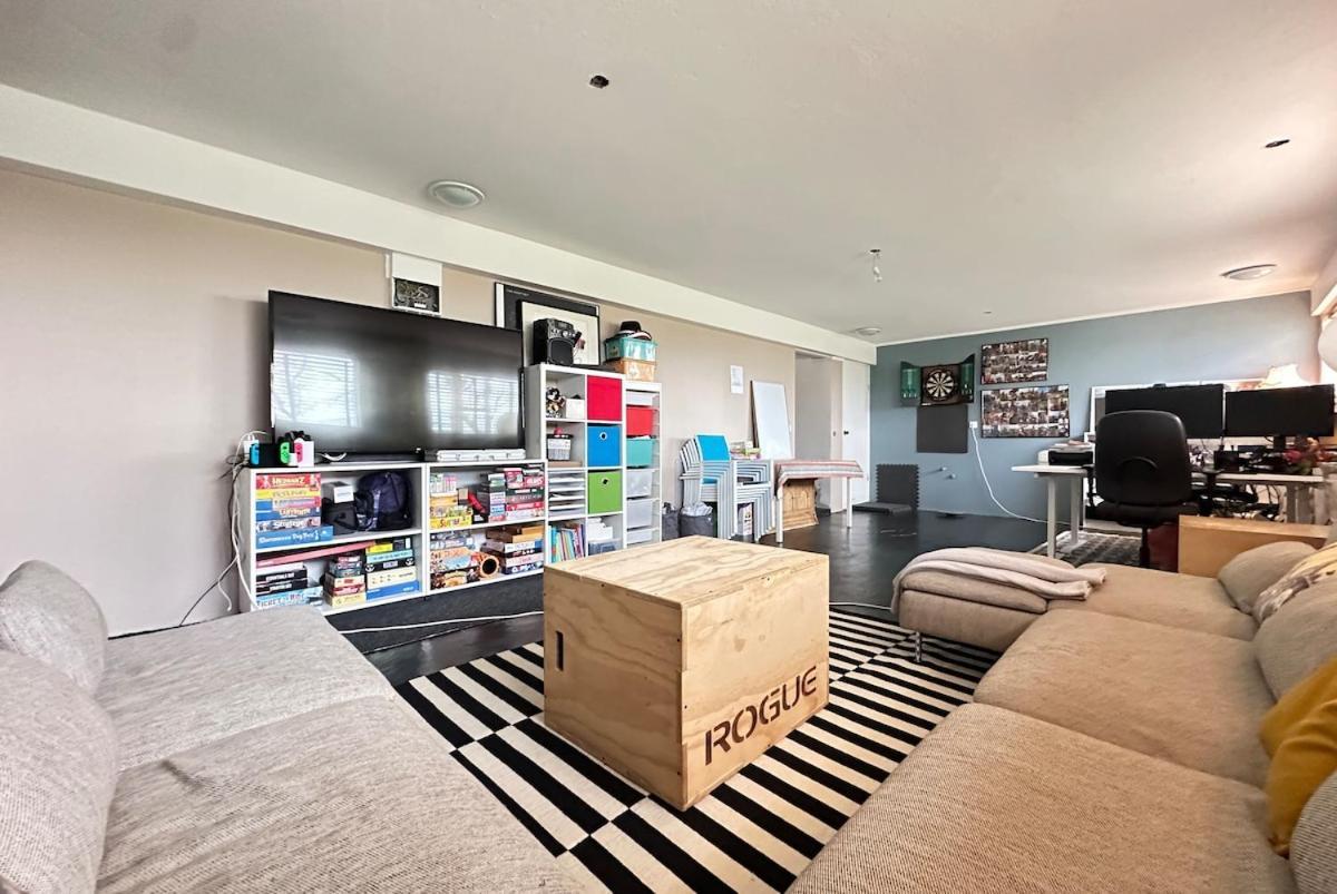 Modern Family Friendly House In Seltjarnarnes - Birta