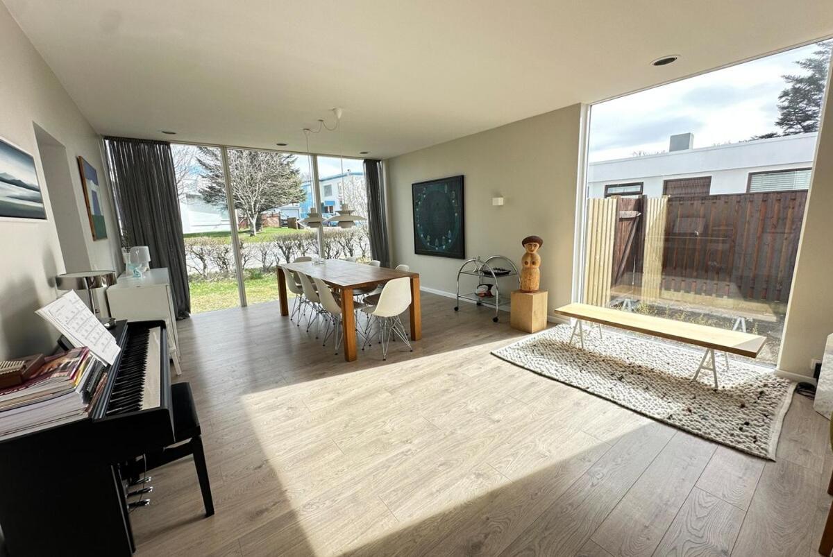 Modern Family Friendly House In Seltjarnarnes - Birta
