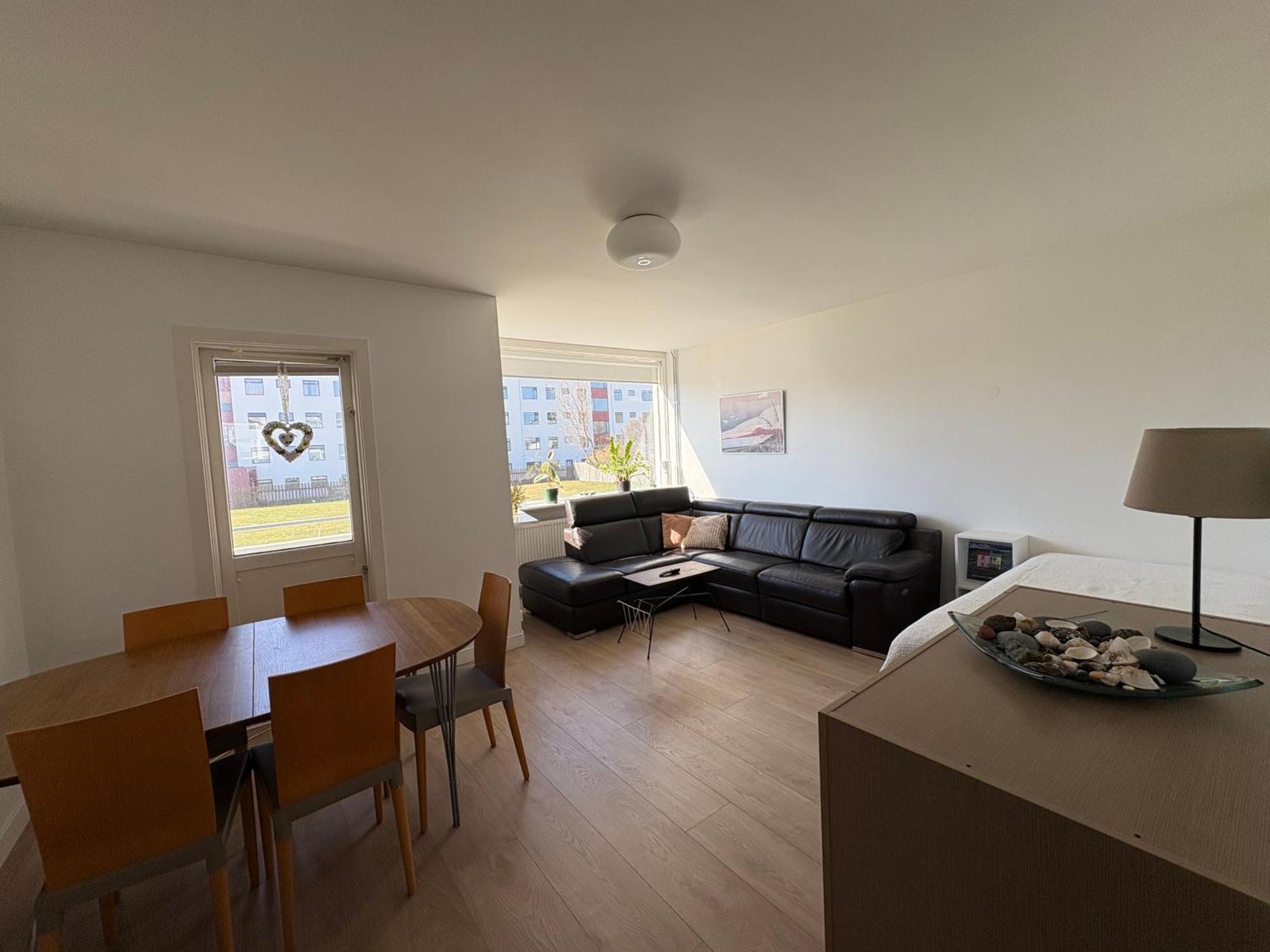 Midnight Sun Apartment *