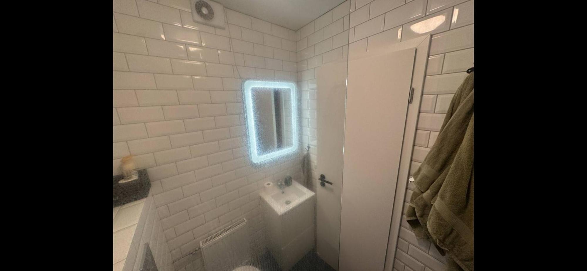 1-bedroom Apt. Washer/dryer, Easy Access To Road 1 Reykjavík