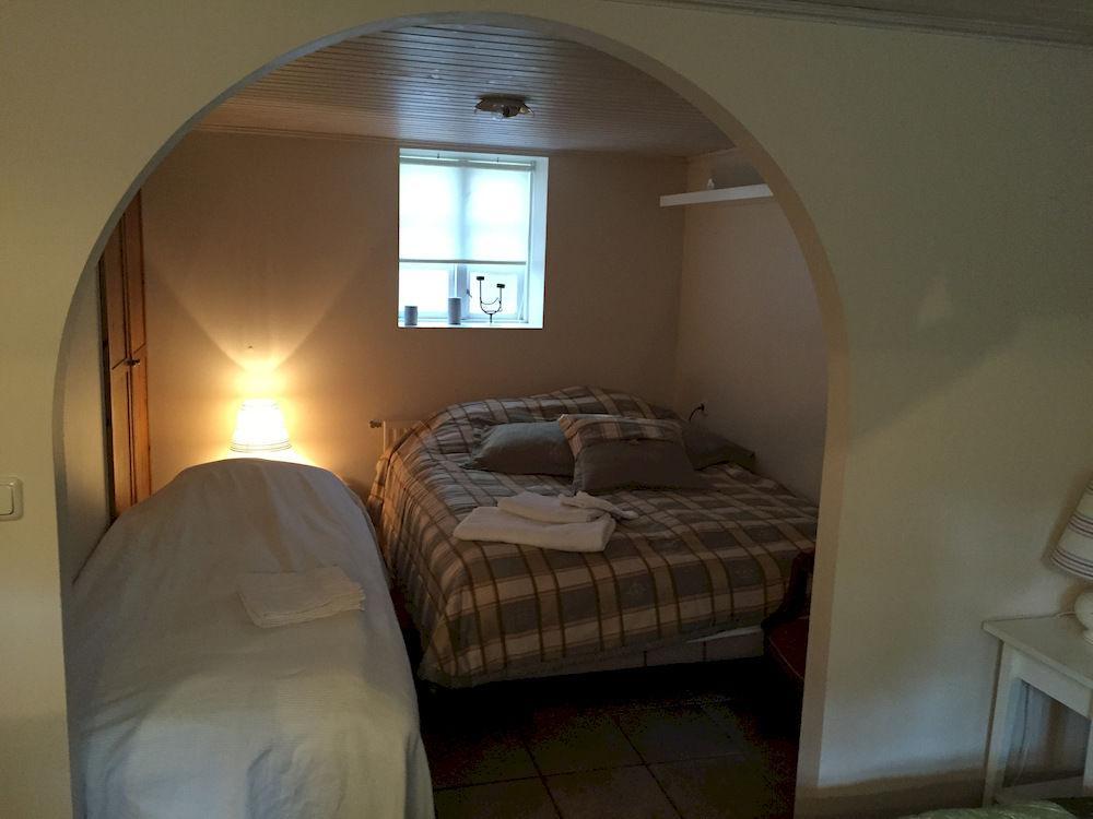 Grettir Guest house 2*