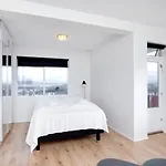 City View, Bright & Cozy - Free Parking
