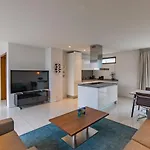 Black Pearl Apartment Hotel