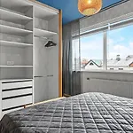 Modern, Stylish & Comfortable Apartment