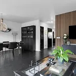 Entire House In A Quite Area