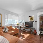 Charming Downtown Apartment - Perfect Location