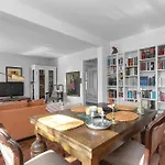 Charming Downtown Apartment - Perfect Location