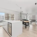 Modern Lux Retreat With 2Br&2Ba Heart Of The City