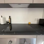 Downtown Modern Luxury Apt 101