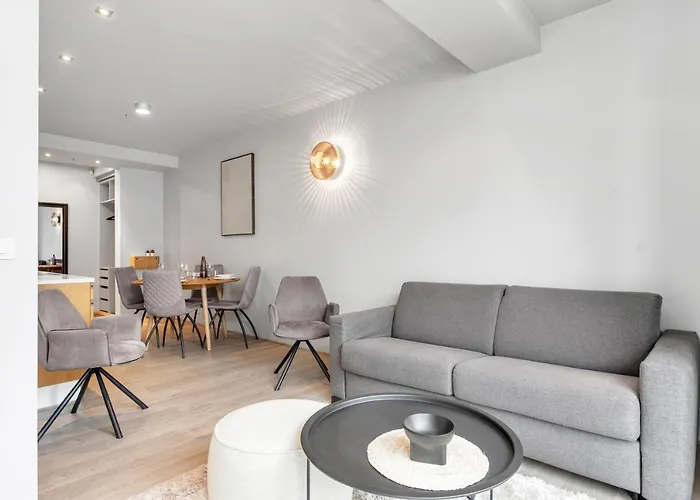 Modern, Stylish & Comfortable Apartment
