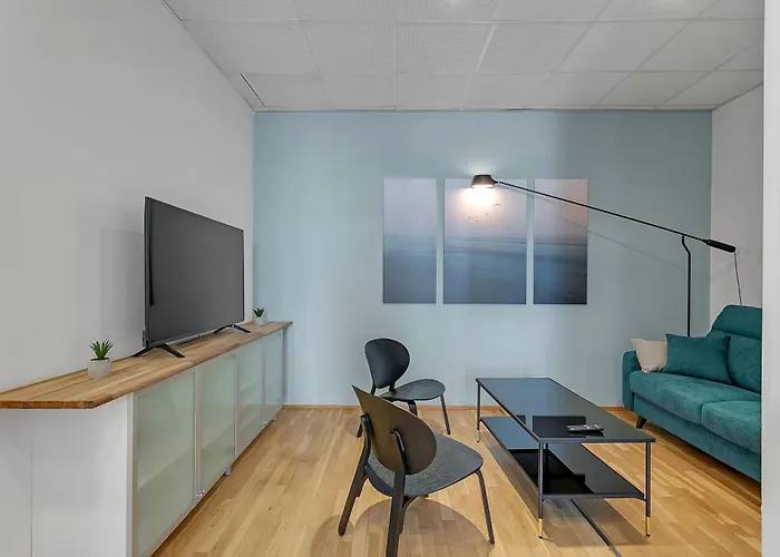 Bright Apartment In The Heart Of The City!