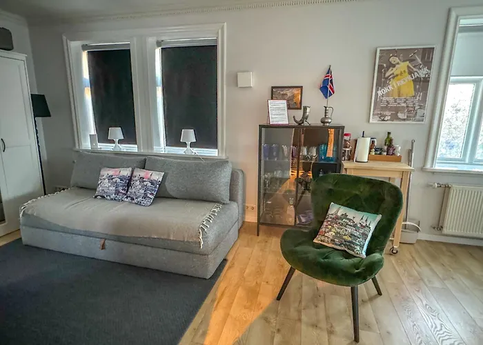 Enjoy Reykjavik Yellow Door Apartment