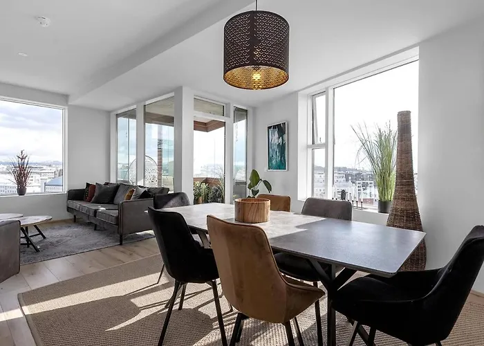 Spacious Luxury 3Br Apartment With 2 Bathrooms 1003