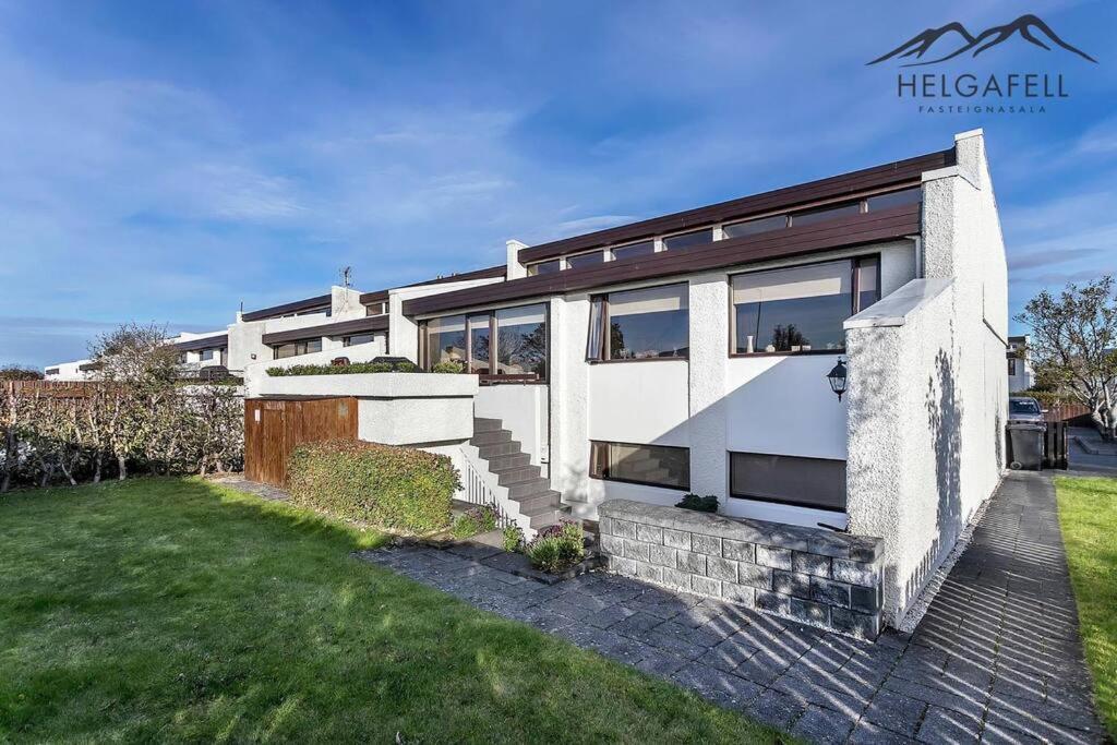 Modern And Spacious House In Seltjarnarnes. Villa *