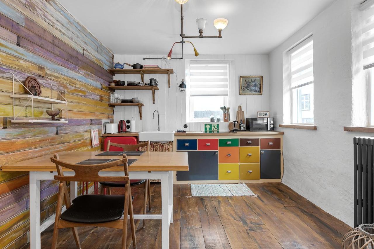 Rustic Retreat In The Center Of Apartment