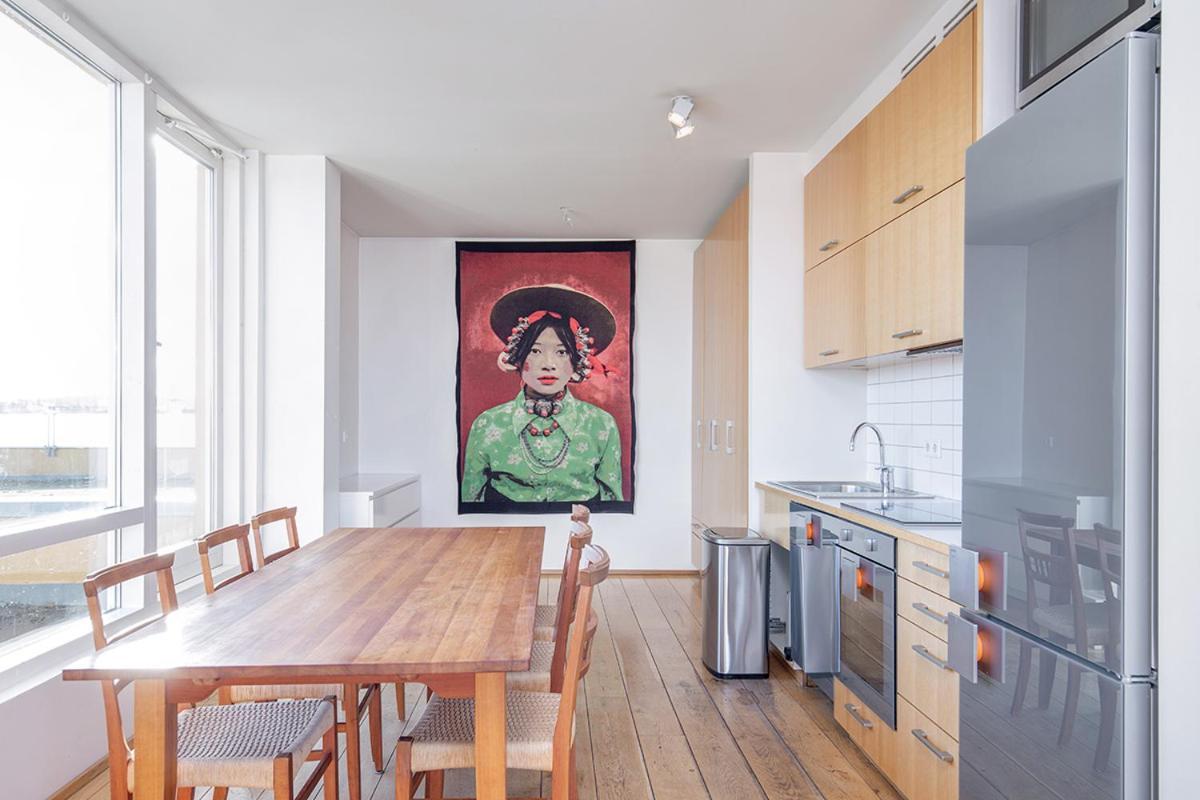 Penthouse With Panasonic Mountain View Apartment *