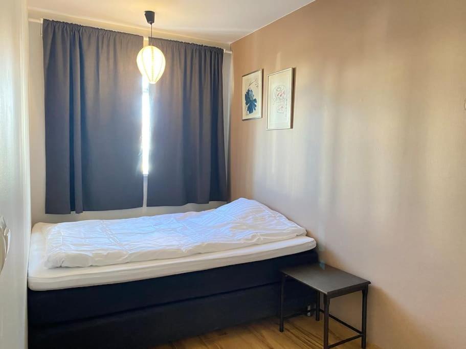 Apartment Spacious 3 Bedroom Apartment,close To Centrum. *