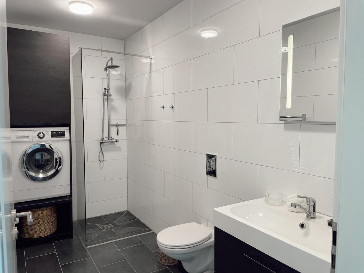 Apartment Centrally Located, Comfy, And Spacious Apartment. *