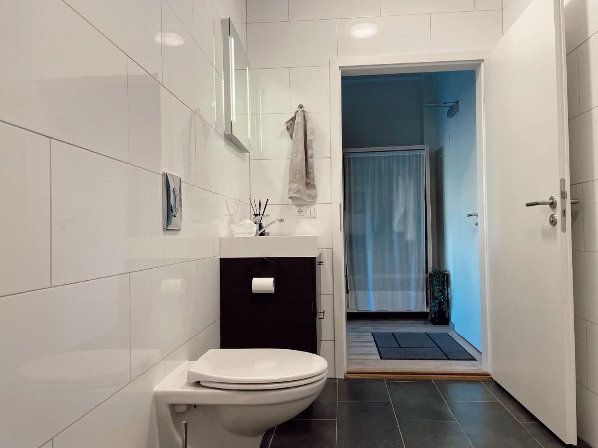 Apartment Centrally Located, Comfy, And Spacious Apartment. *