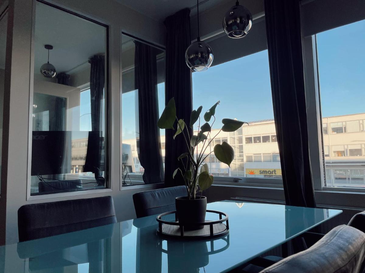 Apartment Centrally Located, Comfy, And Spacious Apartment. *